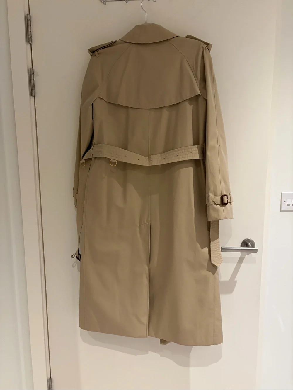 Burberry long Waterloo heritage trench coat in honey - Picture 2 of 10